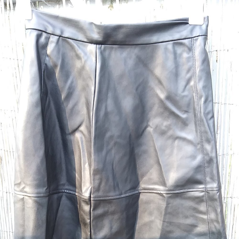 H&M Black Faux Leathern Pleather Skirt - Sz.8